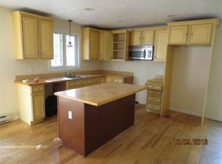 29 Chocolog Rd, Uxbridge, MA 01569