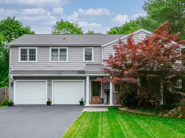 52 Elm St, Hingham, MA 02043