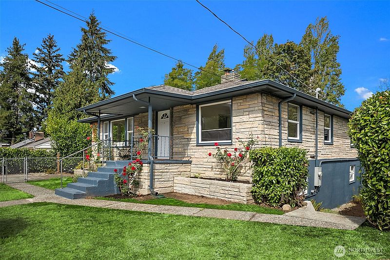 3rd image of 648 SW 142nd Street