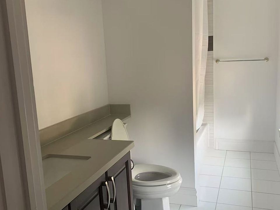 2nd image of 24 Exchequer Pl Room 1