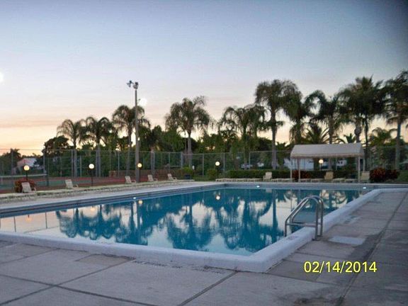 3rd image of 4277 Willow Brook Cir