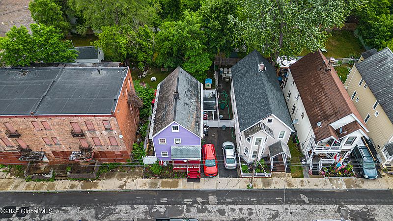 4th image of 1157 Hilderbrandt Avenue