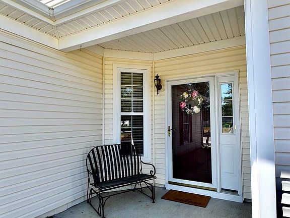 3rd image of 408 Morning Glory Ln