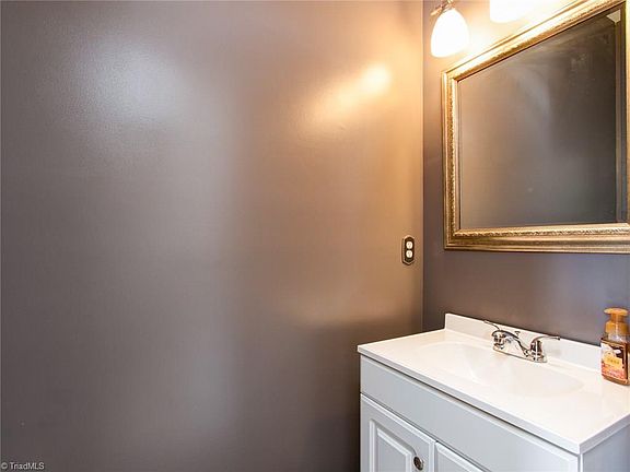 5th image of 5103 Silverbrook Dr