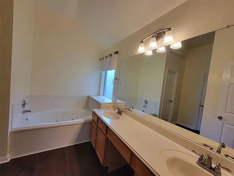4010 Highland Vale Ct — Photo 27