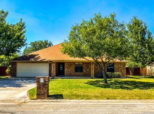 1302 Mockingbird Ln, Seguin, TX 78155