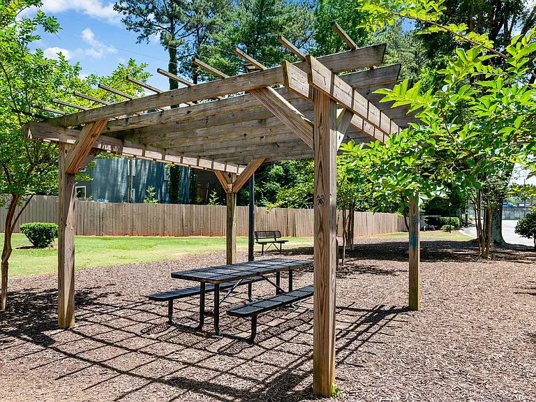 Dunwoody Glen — Photo 18