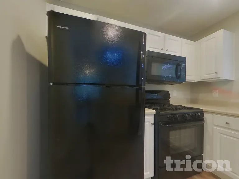 102 W Oaks Pl — Photo 3