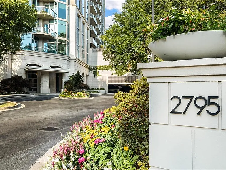 2795 Peachtree Rd NE #1701 — Photo 38