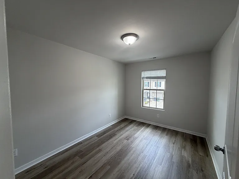 1037 Grand Rdg — Photo 8