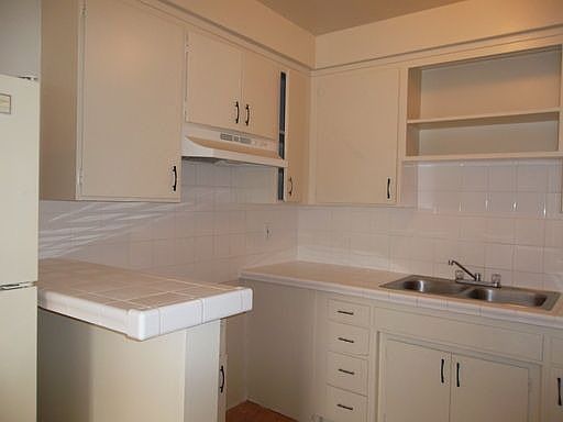 3rd image of 1028 N Mariposa Ave APT 211