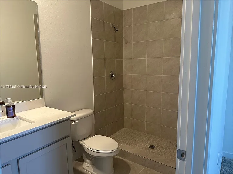 822 SW 11th Ter — Photo 30