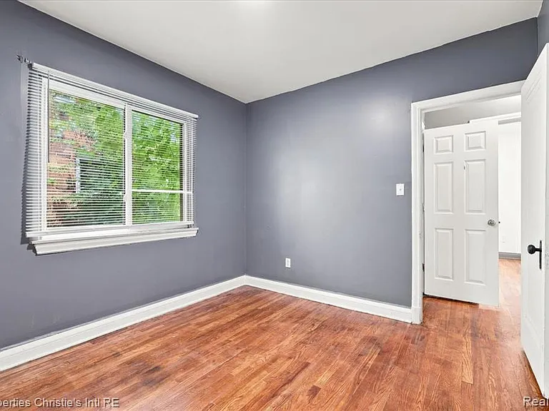 10024 Mark Twain St — Photo 8