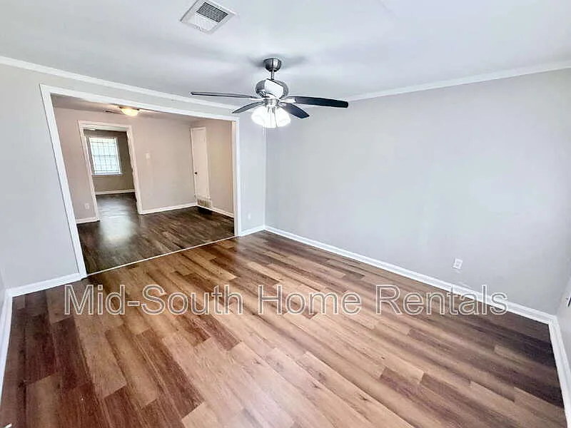 3 bed, 2.0 bath, 1302 sqft, $995 — Photo 2