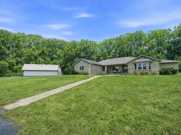 467 N 211 E, Valparaiso, IN 46383