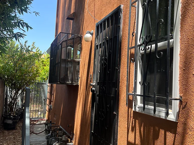 1832 S Curson Ave — Photo 6