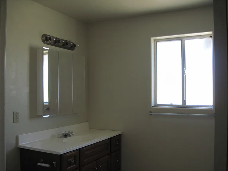 242 S Biddle Ave #C — Photo 6