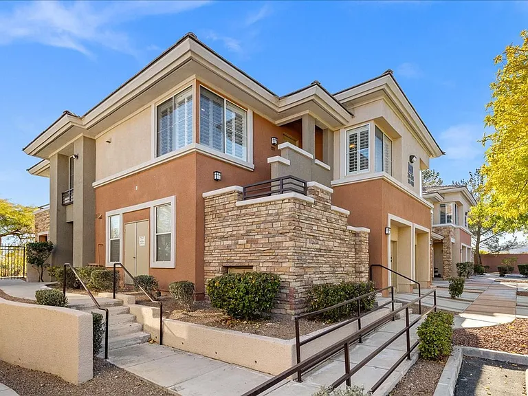 660 Peachy Canyon Cir #201 — Photo 2