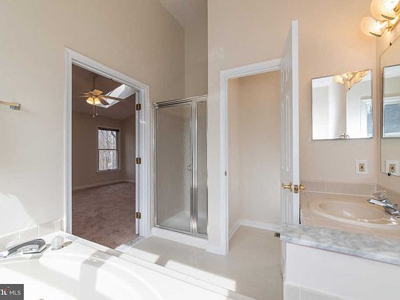 5th image of 414 Dellcrest Dr