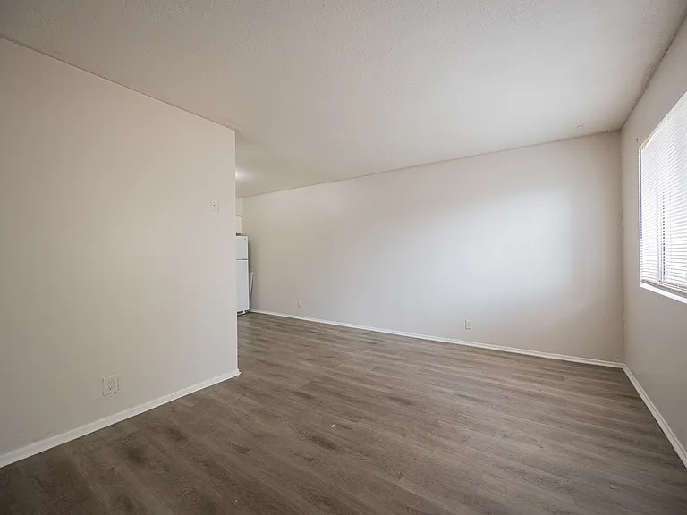 2350 E Broadway Rd — Photo 8