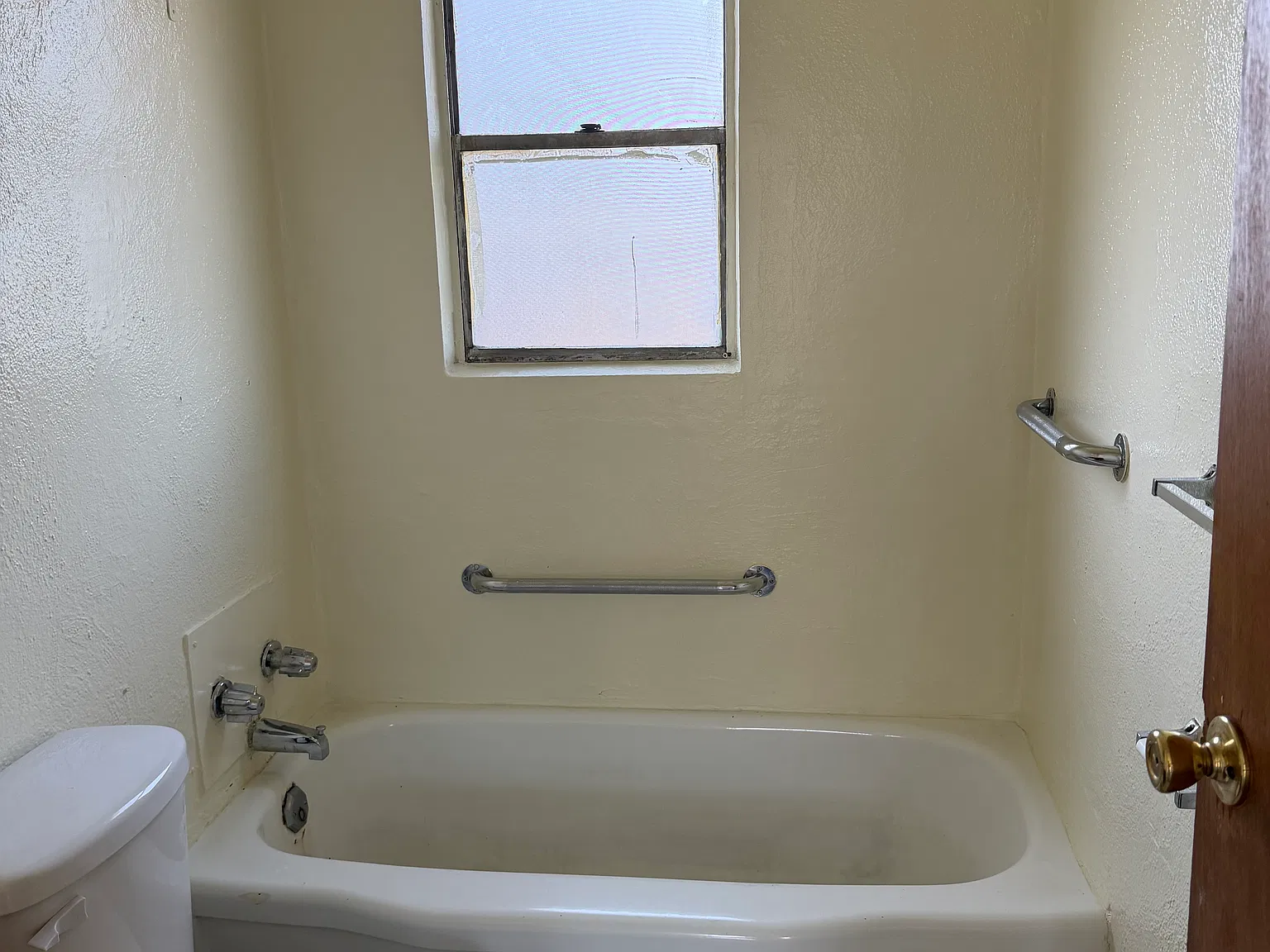 Studio, 350 sqft, $525 — Photo 2