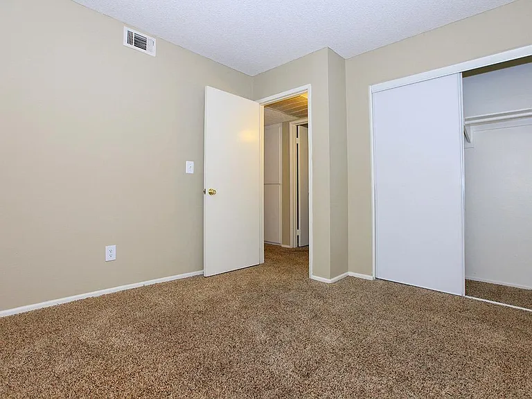 Heritage Park Montclair Senior Apartments — Photo 45