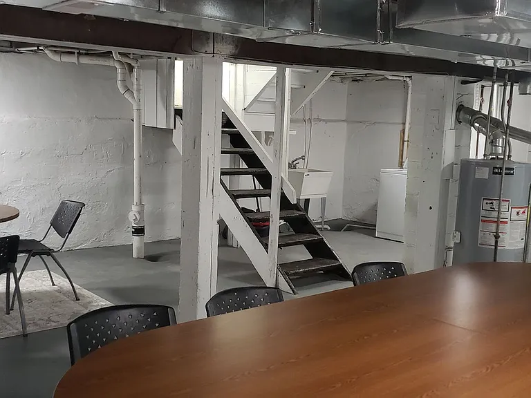 242 Elm St SW — Photo 10