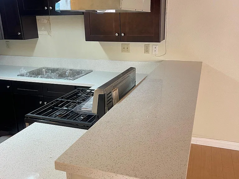 343 W Lomita Ave — Photo 2