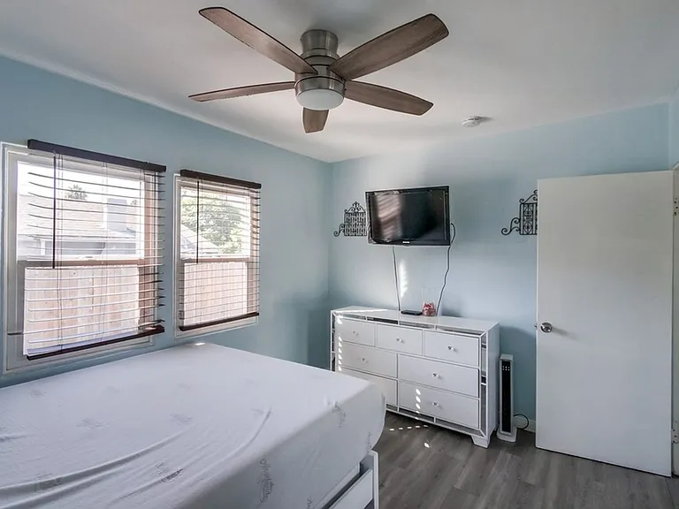 3877 Chamoune Ave — Photo 12