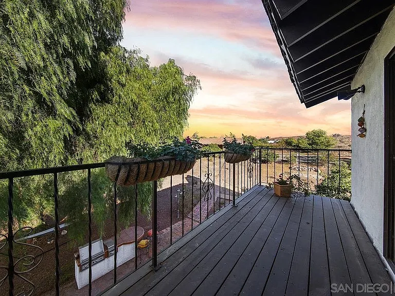 2910 Hill Valley Dr — Photo 7