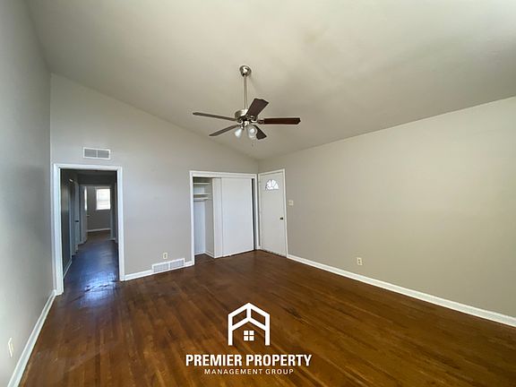 3rd image of 3355 Northmoor Ave
