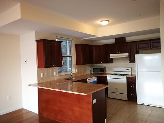 5th image of 100 Harrison Ave #2R