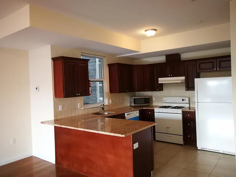 100 Harrison Ave #2R — Photo 5