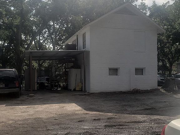 5th image of 2322 Knight St #77093-4
