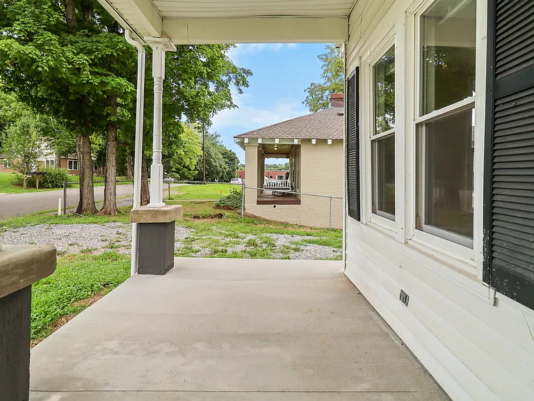 114 Emory St — Photo 5