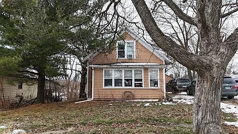 2nd image of 814 2nd St