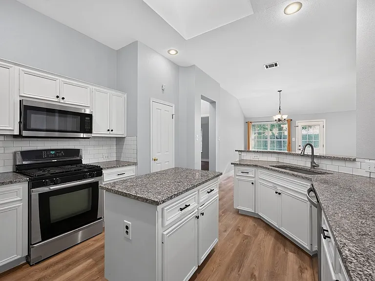 3822 Newland Dr — Photo 16