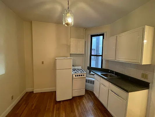 Rented by Century 21 Premier  | media 8