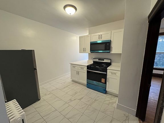 2nd image of 5740 Elmer St #E7