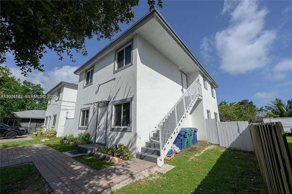 Building Photo - 4477 NW 23rd Ave #UP