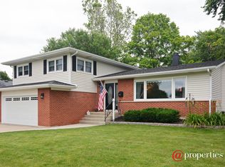 3403 Brookmeade Dr, Rolling Meadows, IL 60008