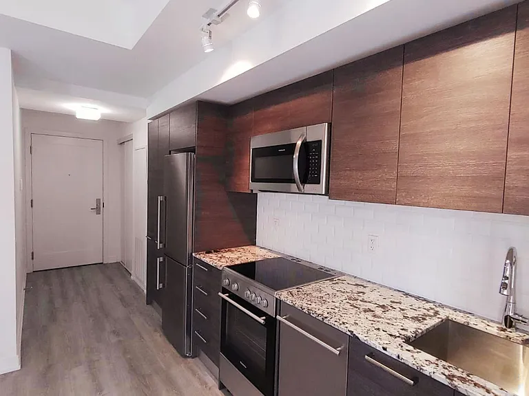28 Wellesley St E #1001 — Photo 2