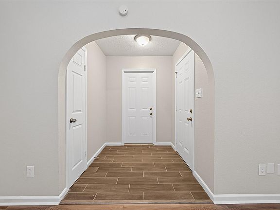 2nd image of 3319 Abbey Field Ln
