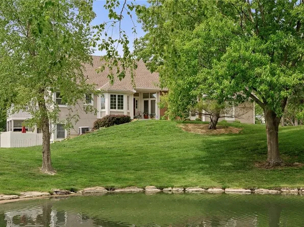 2437 W 137th Pl, Leawood, KS 66224