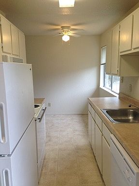 2nd image of 905 Carro Dr APT 04