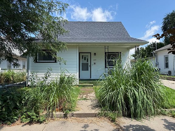 3rd image of 613 E Main St