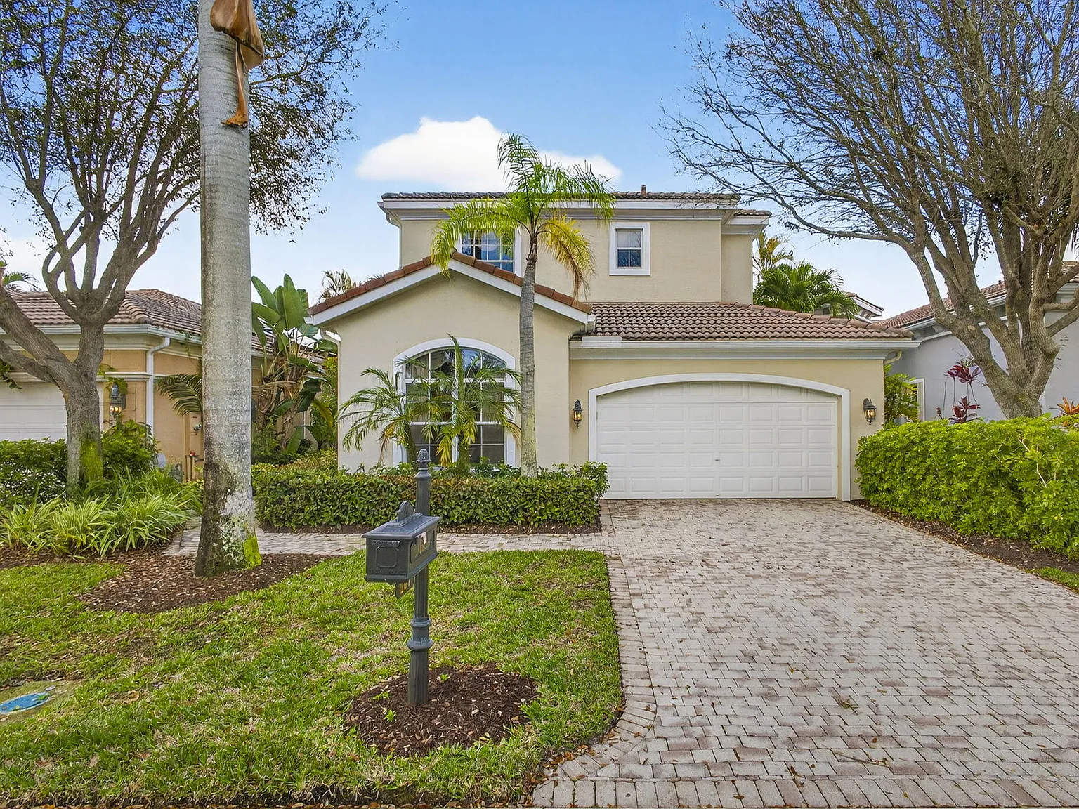 4 bed, 3.0 bath, 2678 sqft, $6,700 — Photo 2