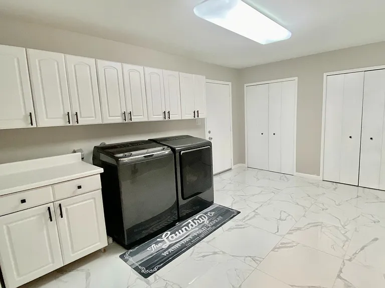 4077 Lincoln Dr — Photo 15