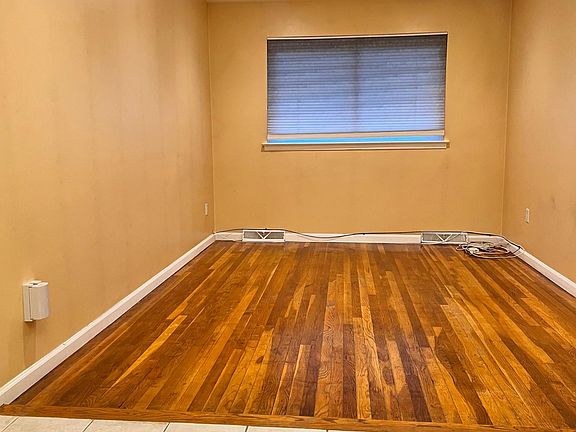 3rd image of 258 Sommerville Pl #1