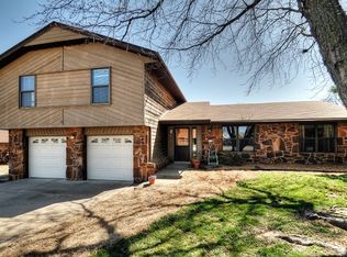 6717 Dover Ct, Bartlesville, OK 74006